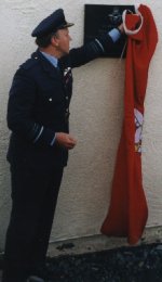 The Lieutenant Governor unveiling the plaque